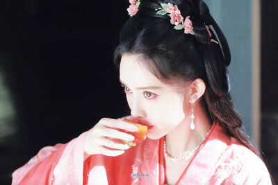 姜桃花
*孟子义 ​​​