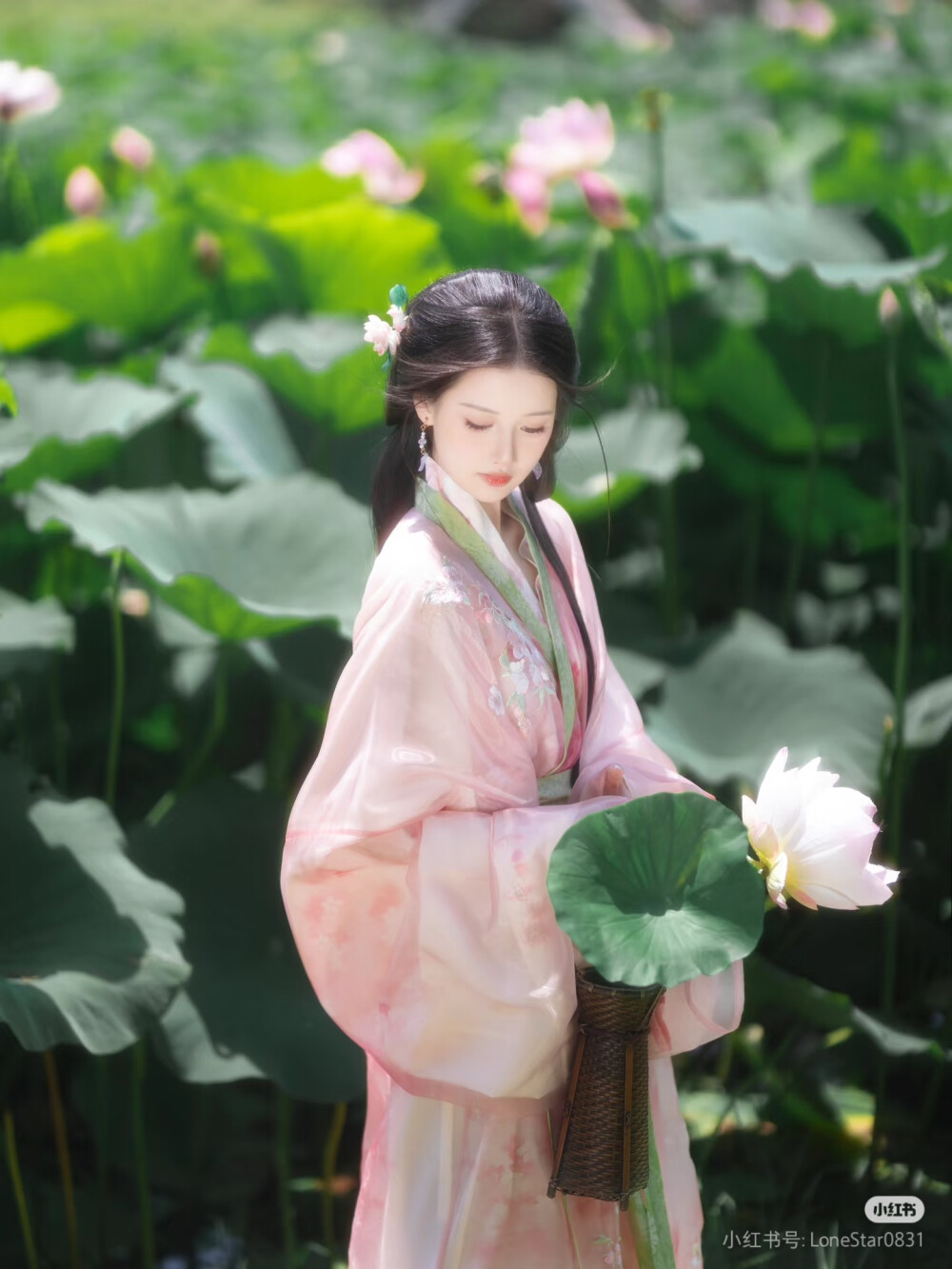 汉服，图源水印