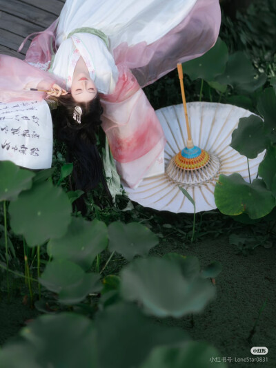 汉服，图源水印