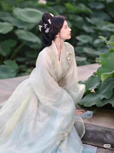 汉服，图源水印