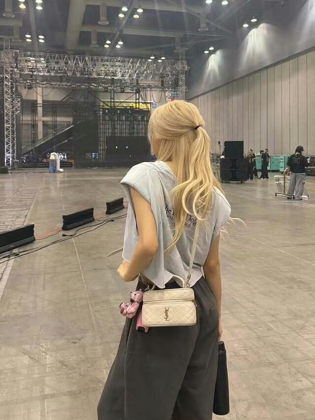 cr.BLACKPINK__AREA