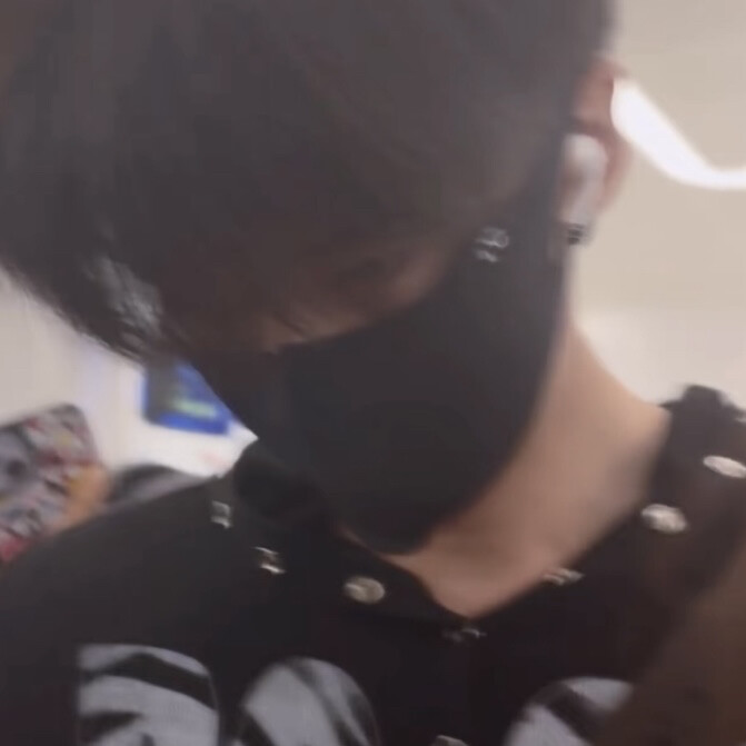 不爱截口罩男但是，