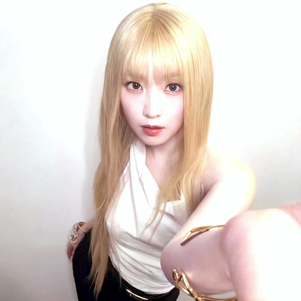 裴珠泫Irene
原截程鑫