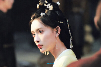 姜桃花
*孟子义 ​​​