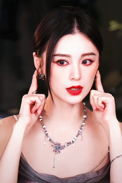毛林林