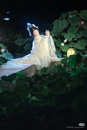 汉服，图源水印