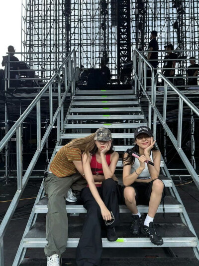 cr.BLACKPINK__AREA