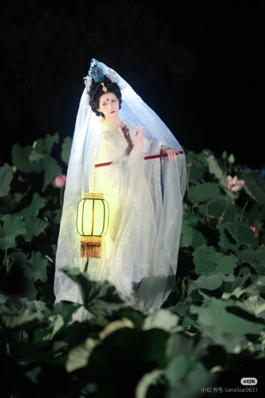 汉服，图源水印