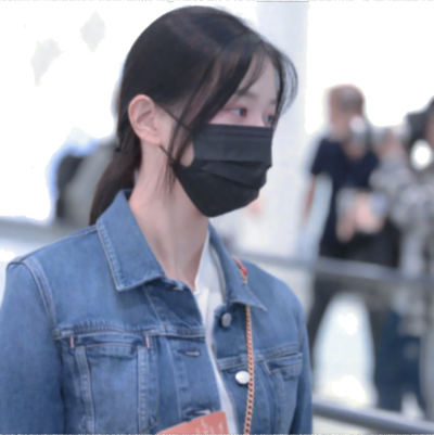 你的眼泪比哲学更真实，它们教会我痛苦才是存在的刻度。