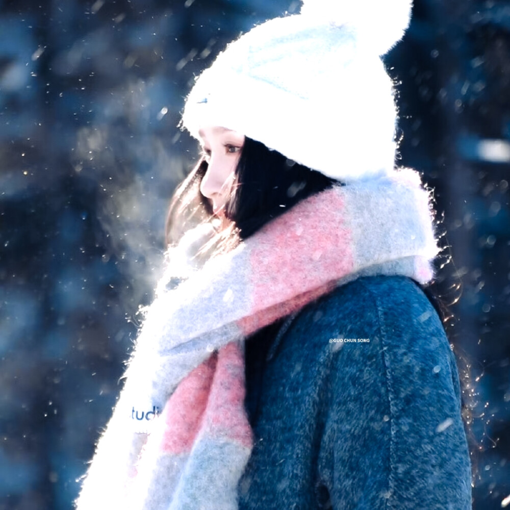 古山上 诞生沾满雪的花蕊