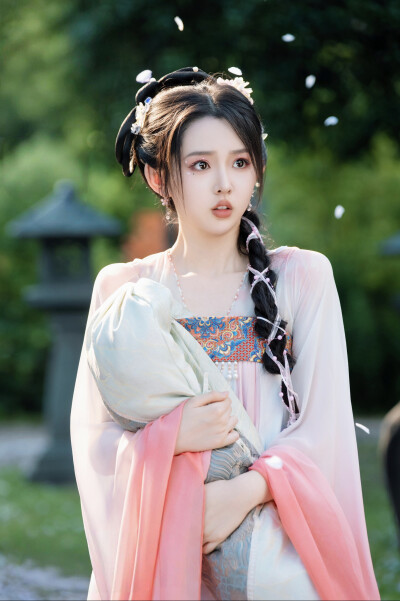 她本是女娇娥 楚狸
