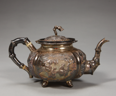 清代 竹节柄银咖啡壶
故宫博物院藏
