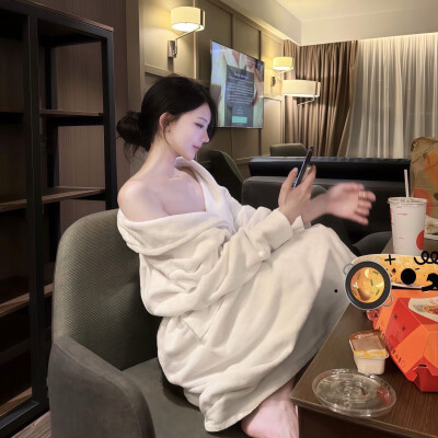 女