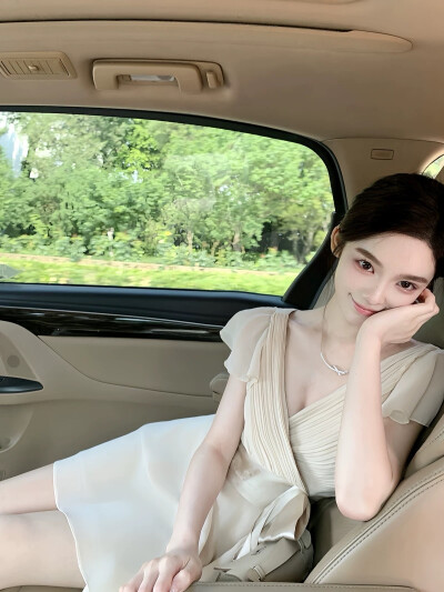 女