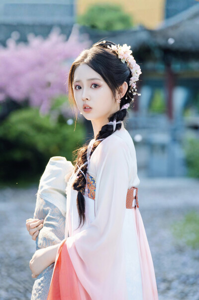 她本是女娇娥 楚狸