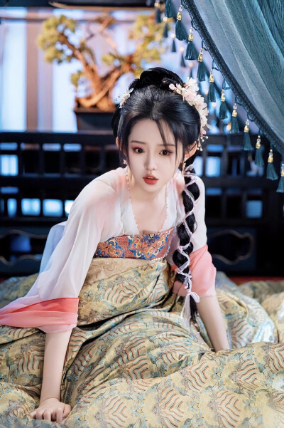 她本是女娇娥 楚狸
