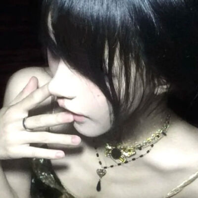 拥挤的呼吸模糊了记忆