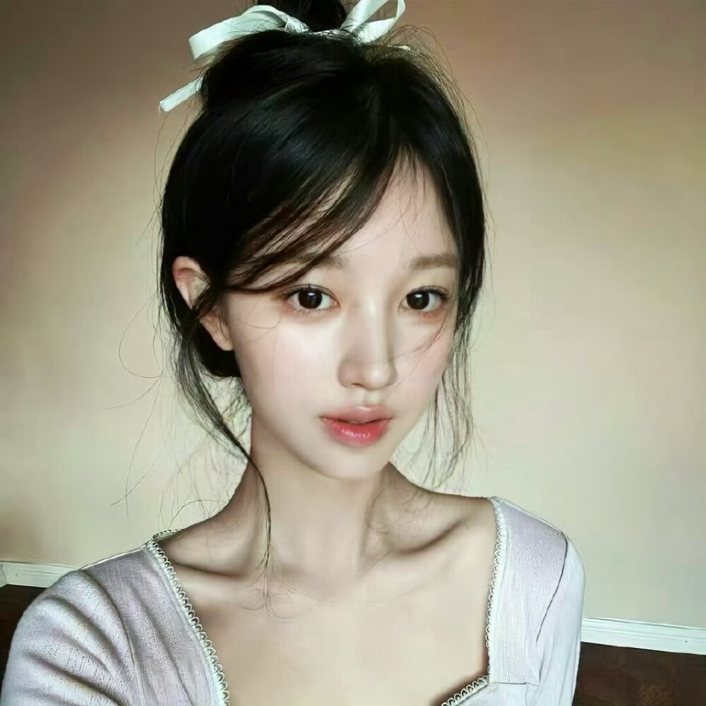 凌晨的海 难言的爱.
侵权删