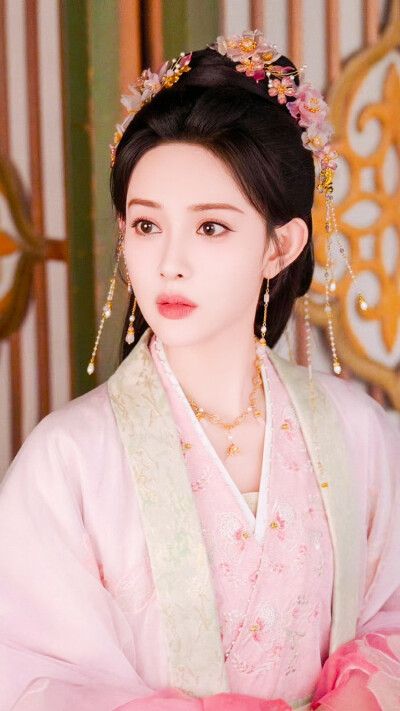 桃花映江山