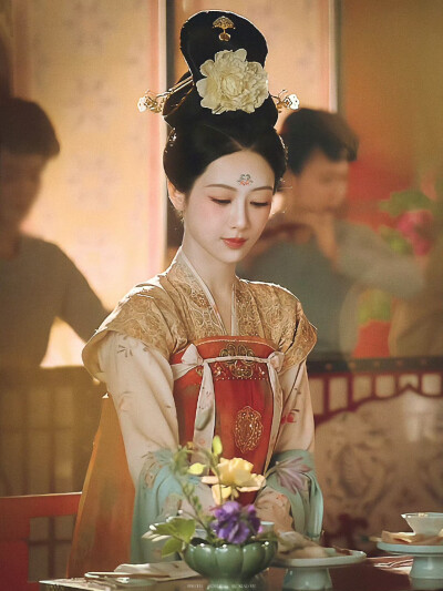 锦绣芳华宫宴版·何惟芳 ​