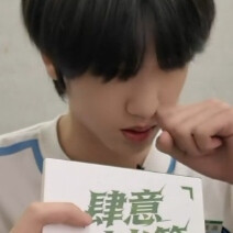 头发该剪了吧