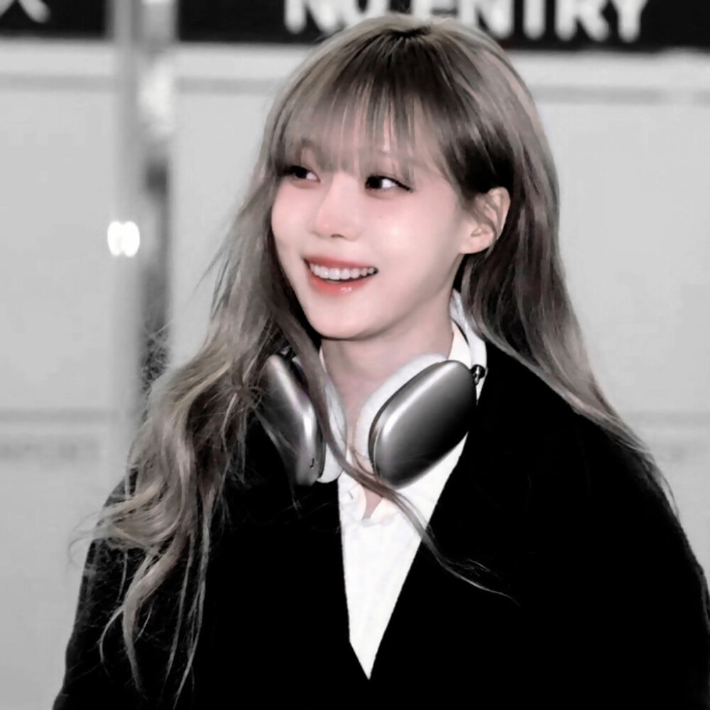 ♪The music in the headphonesᐝ^•