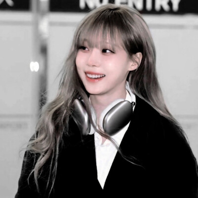 ♪The music in the headphonesᐝ^•