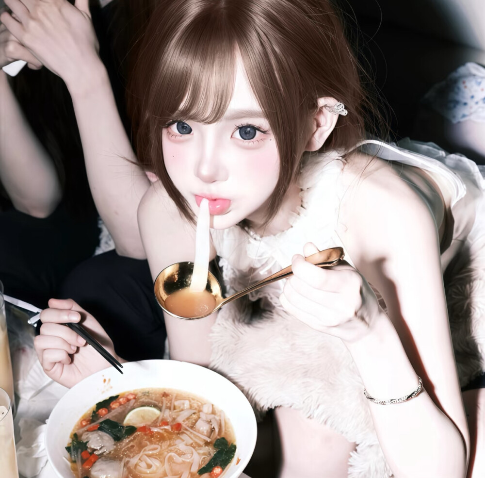 女头 真人
“爱好累 先吃饭吧”