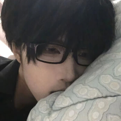 眼镜男
