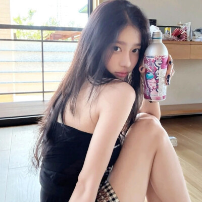 ，