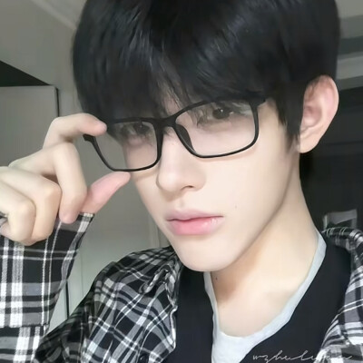 眼镜男