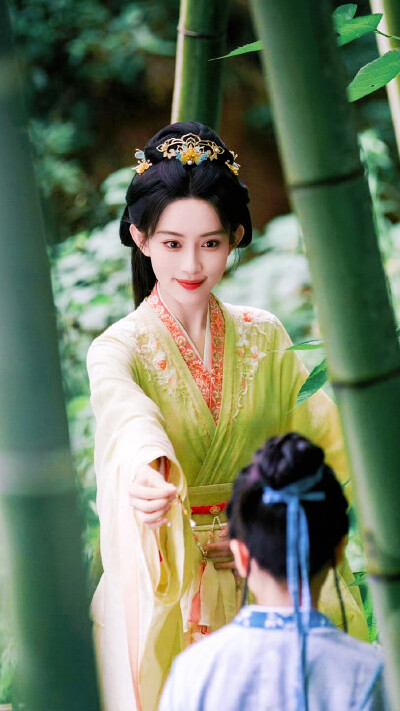 桃花映江山