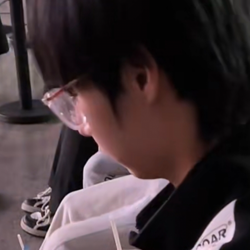 春风若有怜花意