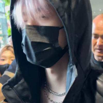 很装一男的