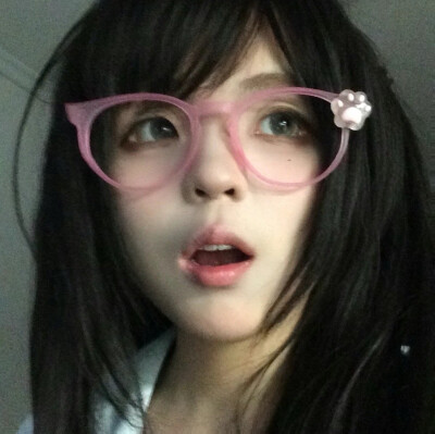 ，