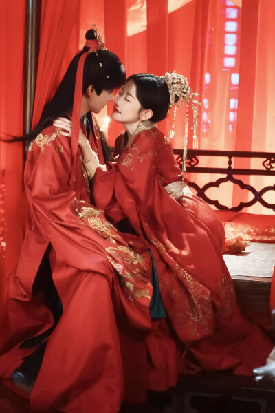 贬妻为妾，十万铁骑跪接我登基 萧倾雪×祁渊