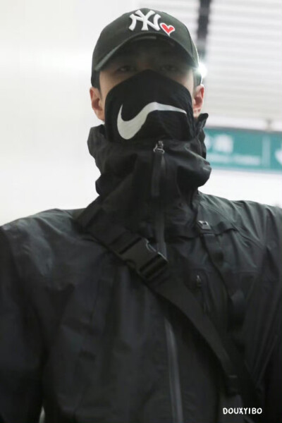 王一博 爱情帽子
见水印