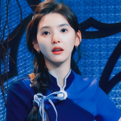 “宝宝你真的特别萌我真是不明白了为什么你这么萌你知道你自己这么萌吗如果不传播宝的可爱全世界都要毁灭了世界没有你可怎么转只能强撑都是强撑罢了太萌了我的宝萌的我从地球螺旋升天我的好宝宝”
·章若楠
·原耀喝…