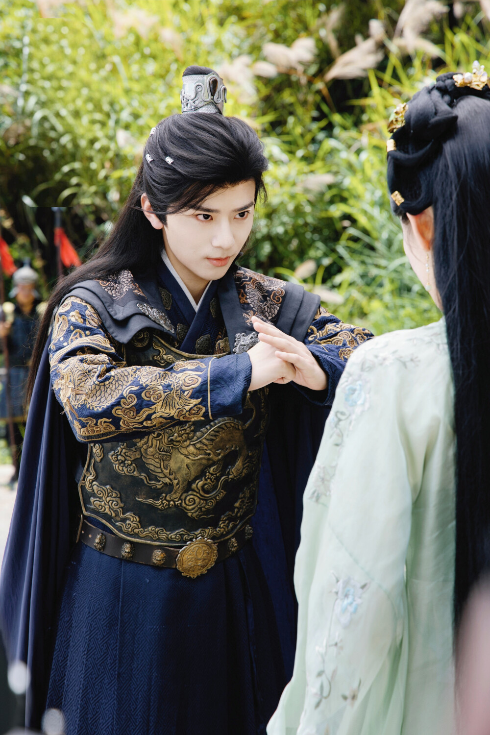 贬妻为妾，十万铁骑跪接我登基 祁渊