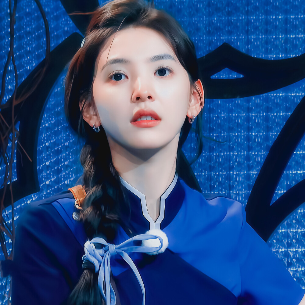 “宝宝你真的特别萌我真是不明白了为什么你这么萌你知道你自己这么萌吗如果不传播宝的可爱全世界都要毁灭了世界没有你可怎么转只能强撑都是强撑罢了太萌了我的宝萌的我从地球螺旋升天我的好宝宝”
·章若楠
·原耀喝牛奶