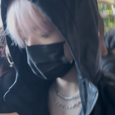 接峻豪运动会和top大卖