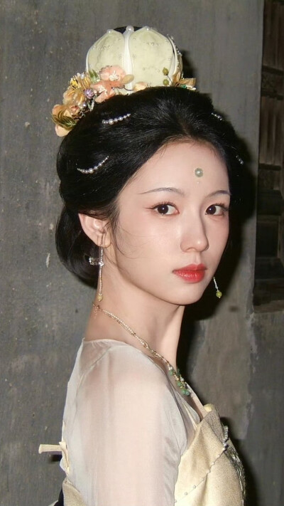 一瓯春 周也