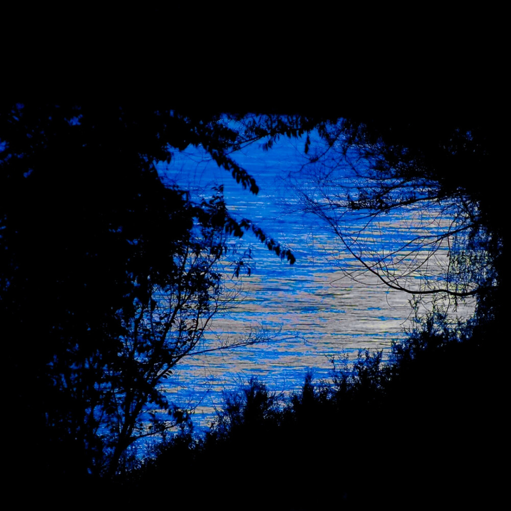 “宝宝你真的特别萌我真是不明白了为什么你这么萌你知道你自己这么萌吗如果不传播宝的可爱全世界都要毁灭了世界没有你可怎么转只能强撑都是强撑罢了太萌了我的宝萌的我从地球螺旋升天我的好宝宝”
·章若楠
·原耀喝牛奶