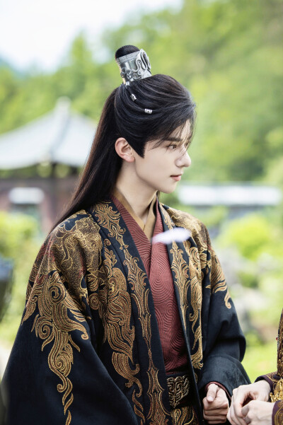 贬妻为妾，十万铁骑跪接我登基 祁渊