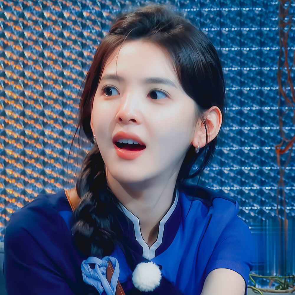 “宝宝你真的特别萌我真是不明白了为什么你这么萌你知道你自己这么萌吗如果不传播宝的可爱全世界都要毁灭了世界没有你可怎么转只能强撑都是强撑罢了太萌了我的宝萌的我从地球螺旋升天我的好宝宝”
·章若楠
·原耀喝牛奶