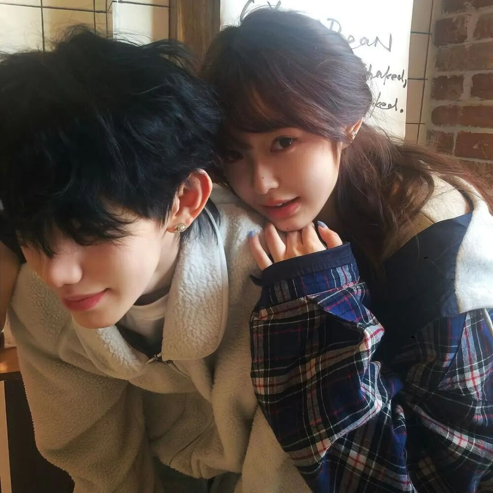 爱本不是安慰吻 而是头骨的一枚钉子