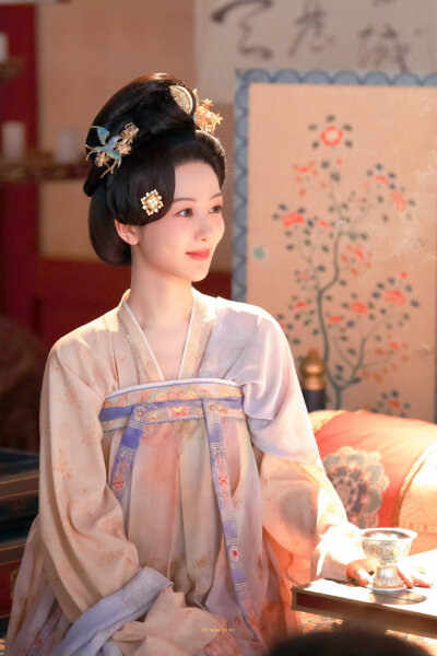 何惟芳 ​​​ 杨紫