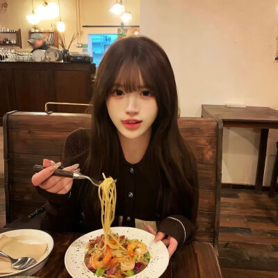 我见过你在我握紧拳头后月牙形的伤口里