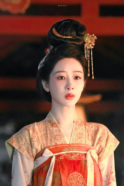 何惟芳 ​​​ 杨紫