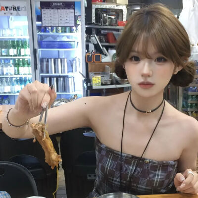 我见过你在我握紧拳头后月牙形的伤口里